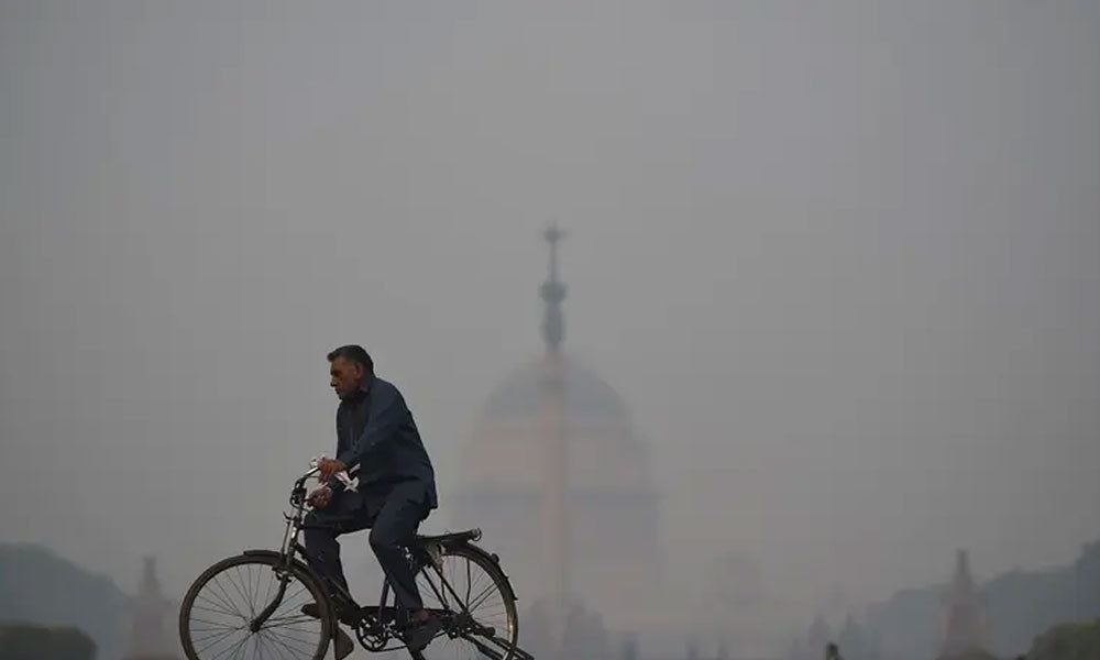 বিষাক্ত কুয়াশায় শ্বাসরুদ্ধ ভারতের নয়াদিল্লি