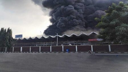 ঢাকাগামী ফ্লাইট