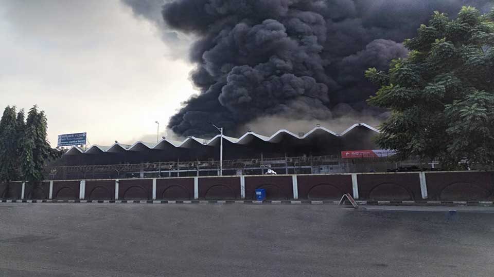 ঢাকাগামী ফ্লাইট