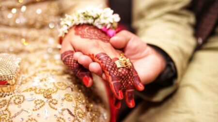 স্বামী-স্ত্রীর সম্পর্ক ভালো রাখার ৫টি সেরা উপায় স্বামী-স্ত্রীর সম্পর্ক