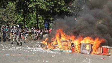 মানিক মিয়া অ্যাভিনিউ সংঘর্ষে ৯০০ জনের বিরুদ্ধে মামলা মানিক মিয়া অ্যাভিনিউ সংঘর্ষে