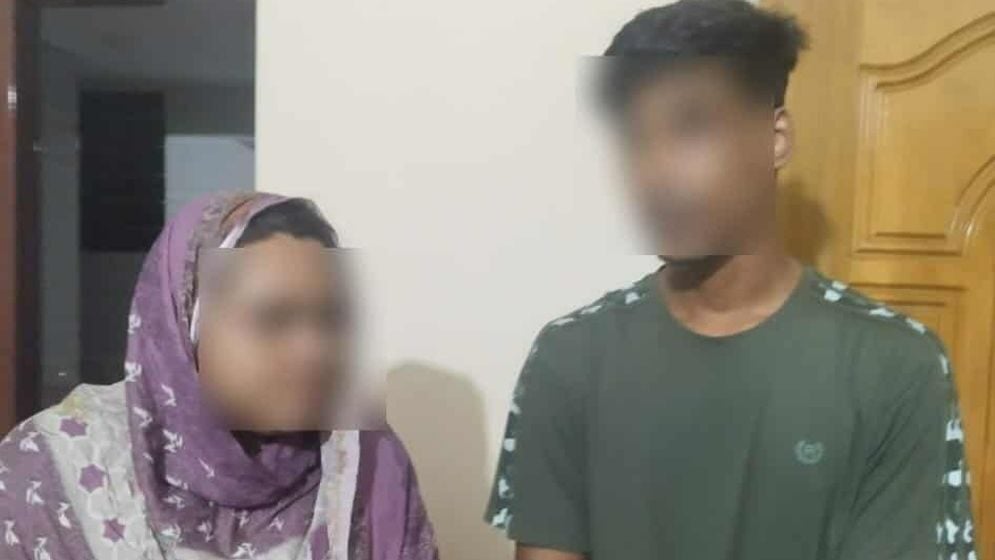 আলোচিত সেই পর্নো-তারকা যুগল বান্দরবান থেকে গ্রেফতার আলোচিত সেই পর্নো-তারকা যুগল বান্দরবান থেকে গ্রেফতার