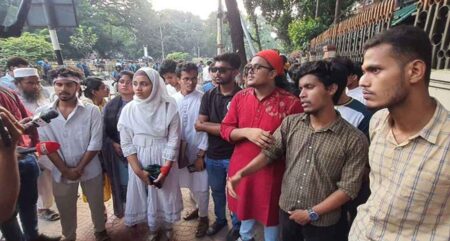 সচিবালয়ে ৭ কলেজের ২৩ সদস্যের প্রতিনিধি দল সাত কলেজে