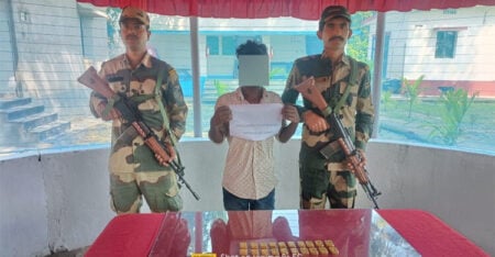 ভারত-বাংলাদেশ সীমান্তে ২০ সোনার বারসহ চোরাকারবারি গ্রেফতার গ্রেফতার