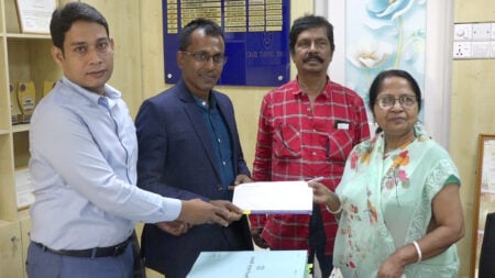 অ্যাকাউন্টে লাখ লাখ টাকা