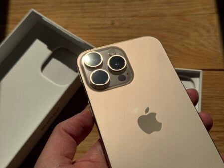 আইফোন এয়ার ২-এ আবারও টাইটানিয়াম ফ্রেম, হালকা ও টেকসই! আইফোন এয়ার ২