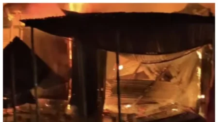 ফরিদপুরে ভয়াবহ অগ্নিকাণ্ডে ১৩টি দোকান পুড়ে ছাই আগুনে পুড়ল ১৩ দোকান