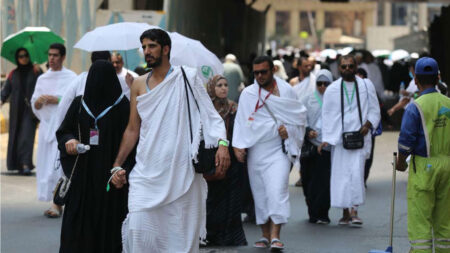 সৌদী সরকারের কঠোর নিয়ম, বিপাকে ওমরা যাত্রীরা ওমরা যাত্রী