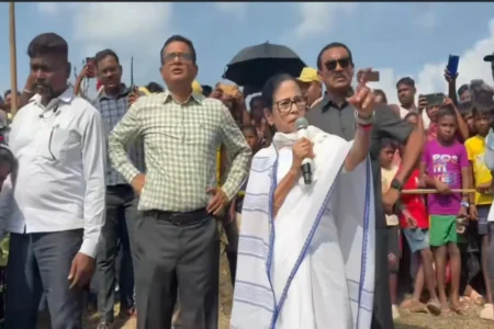 ক্ষতিপূরণ চাইলেন মমতা