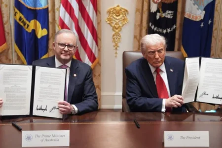 খনিজ চুক্তি সই