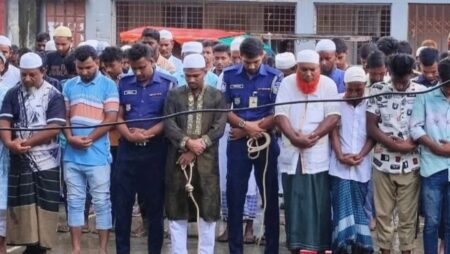 জানাজায় অংশ