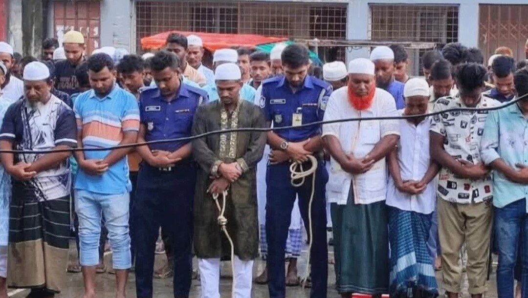 জানাজায় অংশ 