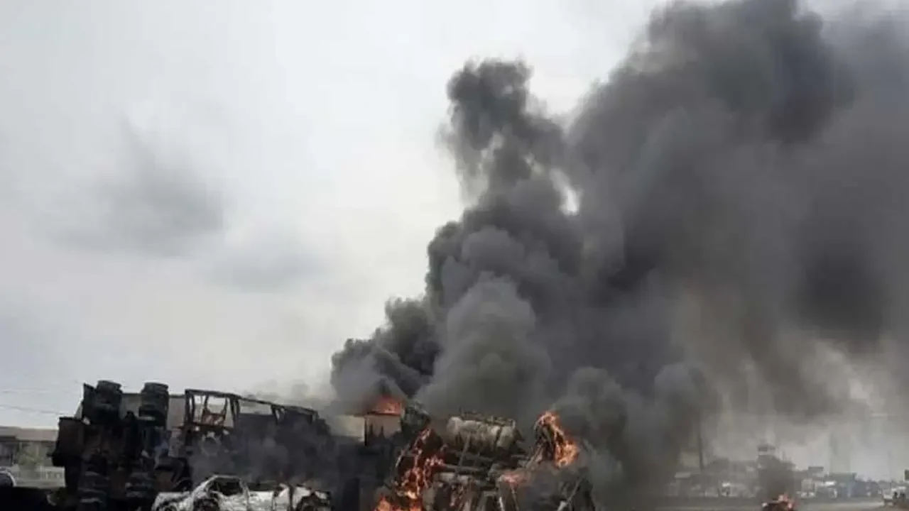 ট্যাংকারে বিস্ফোরণ