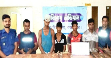 ডাকাত গ্রেফতার