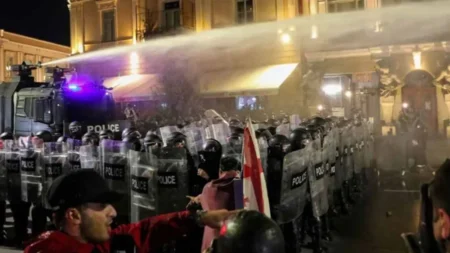 তীব্র বিক্ষোভে উত্তাল জর্জিয়া