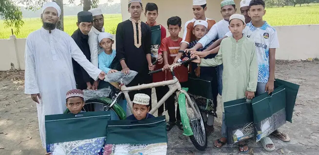 নামাজ আদায়