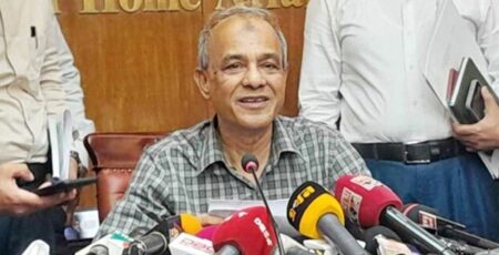 ‘প্রবাসীদের পাসপোর্ট ফি কমানোর চিন্তা করছে সরকার ‘ পাসপোর্ট ফি