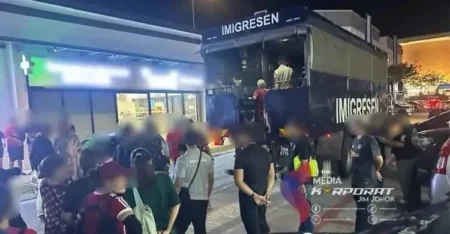 প্রবাসী আটক