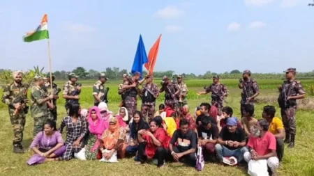 গাংনী সীমান্তে ৬০ বাংলাদেশিকে ফেরত দিলো বিএসএফ