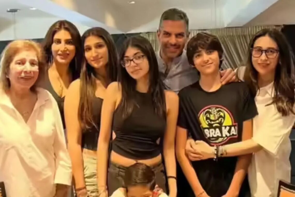 বলিউড অভিনেত্রী কারিশমা কাপুর