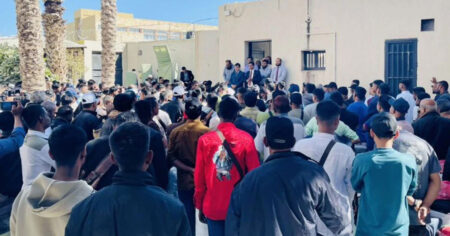 বাংলাদেশি ফিরছেন