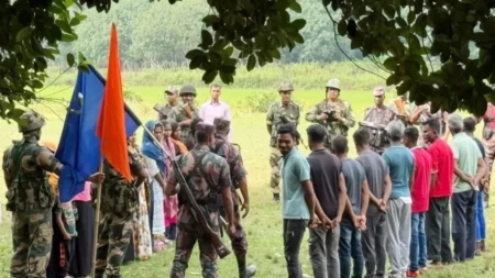 ভারত থেকে ফিরলেন ১৯ বাংলাদেশি, পতাকা বৈঠকে বিএসএফের হাতে বিজিবির কাছে হস্তান্তর ভারত থেকে ফিরলেন ১৯ বাংলাদেশি