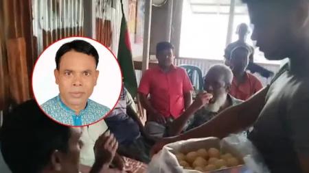 মিষ্টি বিতরণ