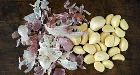 রসুনের খোসা ছাড়ানো