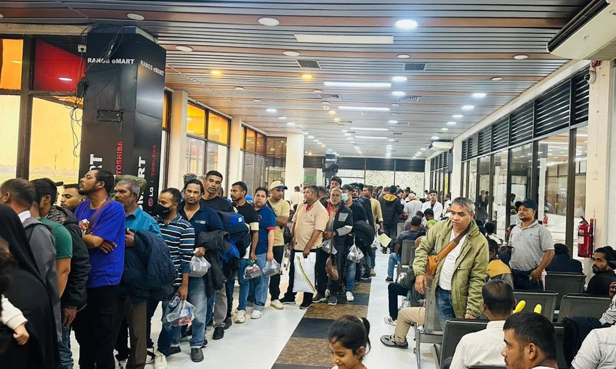 লিবিয়া থেকে দেশে ফিরলেন বাংলাদেশি