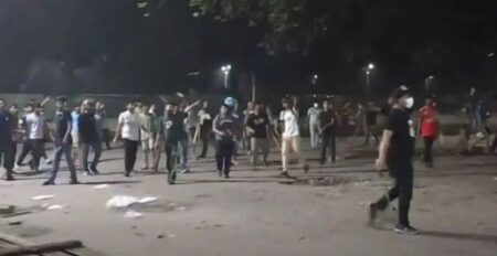 ফুটপাতে দোকান বসানোকে কেন্দ্র করে ঢাবি-ঢাকা কলেজ শিক্ষার্থীদের সংঘর্ষ সংঘর্ষ