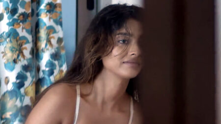 রোমান্সে ভরপুর নতুন ওয়েব সিরিজ এটি, ভুলেও কারও সামনে দেখবেন না ওয়েব সিরিজ