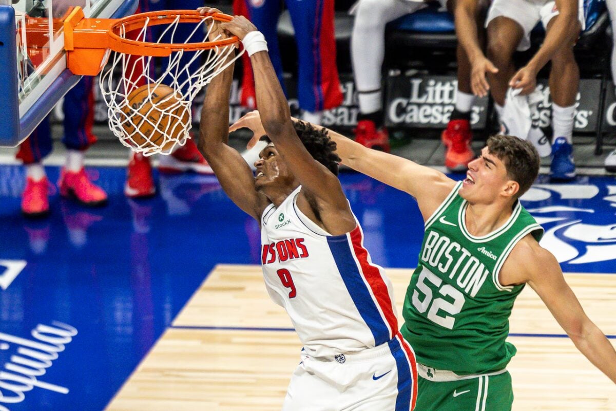 Celtics snap Pistons' winning streak