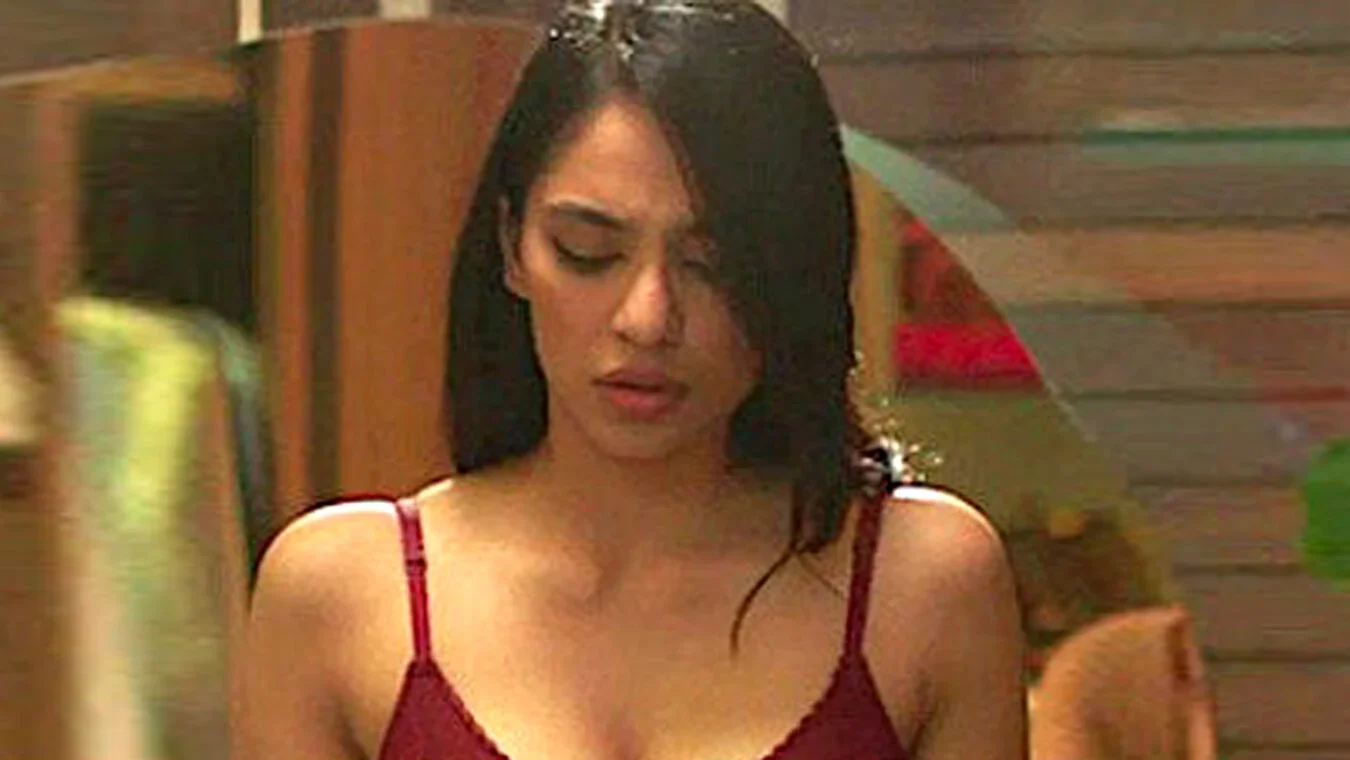 Arab ayollari yigit bilan uchlik jinsiy aloqada bolishadi U meni qaynonamning pornosini yalashga majbur qildi.