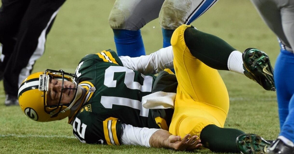 Aaron Rodgers Pushes Through Significant Wrist Injury to Start for Steelers Aaron