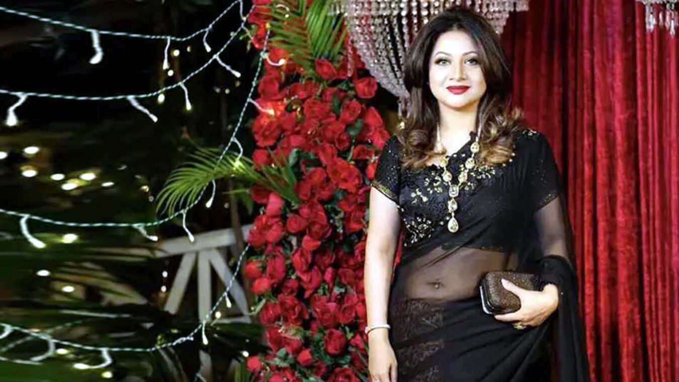 3D porno katalog Anastasiya Zavorotnyukning sikilishini tomosha qiling