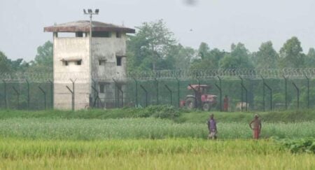 লালমনিরহাটের পাটগ্রাম সীমান্তে সাউন্ড গ্রেনেড ছুঁড়লেন বিএসএফ BSF