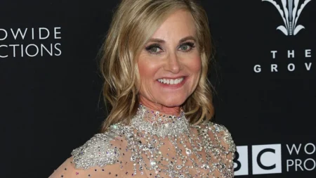 Barry Williams Reveals “Hard to Hide” Chemistry with Maureen McCormick on The Brady Bunch Barry Williams Maureen McCormick chemistry