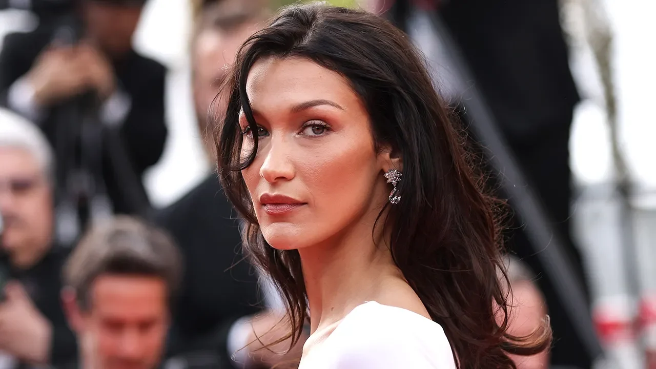 Bella Hadid Lyme disease