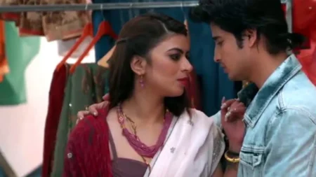 রোমান্সে পরিপূর্ণ এই ওয়েব সিরিজ, ভুলেও পরিবারের সামনে দেখবেন না ওয়েব সিরিজ