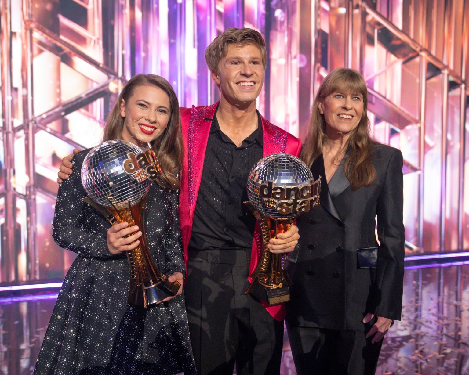 Robert Irwin Wins Dancing With the Stars Season 34 Mirrorball Trophy Dancing With the Stars Season 34