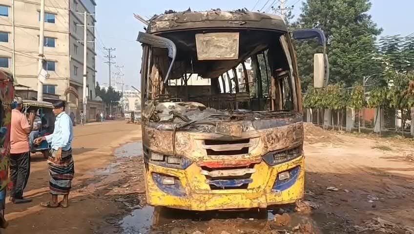 বাসে আগুন