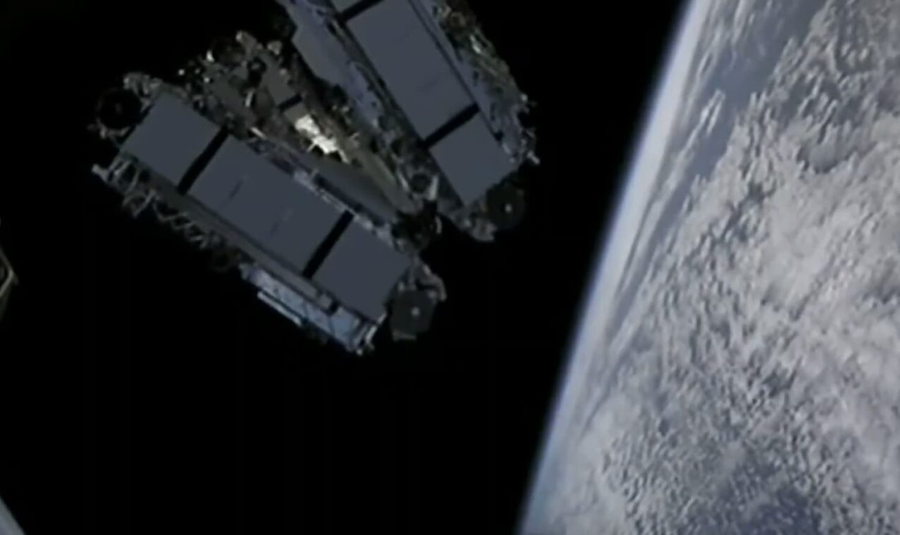 FCC Backs SpaceX Starlink Expansion in High-Stakes Satellite Internet Race