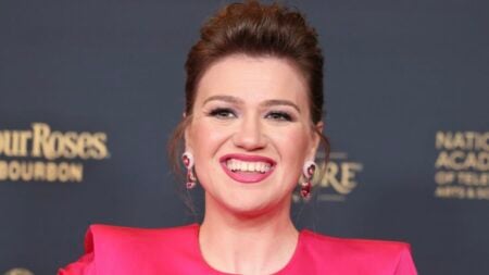 Kelly Clarkson Slams Former Manager Over Plastic Surgery Pressure Kelly Clarkson plastic surgery