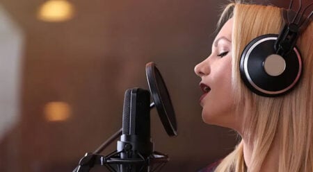 কণ্ঠস্বর ভালো রাখার জন্য যেসব অভ্যাস গড়ে তুলতে পারেন Kontho