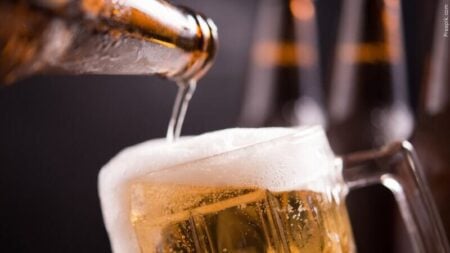 Idaho bar offers free beer for ICE tips leading to deportations, sparking a viral DHS reaction and national immigration debate.