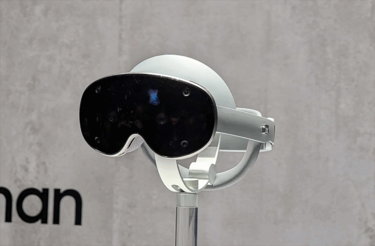 Samsung Galaxy XR Headset Launch Criticized for Lack of Key Samsung Apps