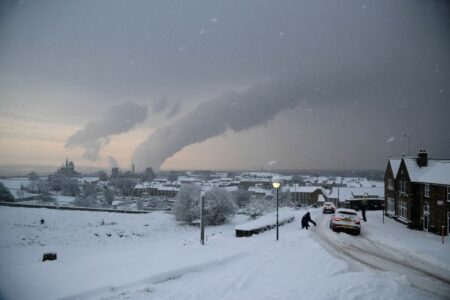UK Snow Wall Edinburgh Braces for 420-Mile Winter Onslaught