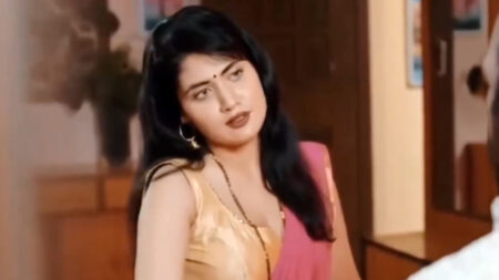 শরীর গরম করে দেবার মত ওয়েব সিরিজ এটি, ভুলেও কারও সামনে দেখবেন না! ওয়েব সিরিজ