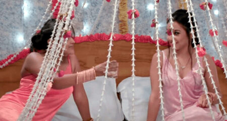 দুই তরুণীর সুখের বাসর! নেট দুনিয়া কাঁপাচ্ছে রোমান্সে ভরপুর নতুন ওয়েব সিরিজ ওয়েব সিরিজ