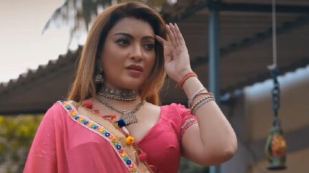 রোমান্স ও নাটকীয়তার মিশেলে নতুন ওয়েব সিরিজ, একা দেখার জন্য সেরা! Web series